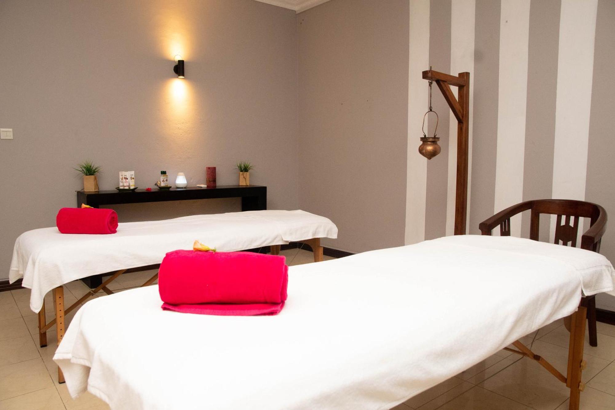 Hibiscus Boutique Hotel Pereybere Beach Buitenkant foto